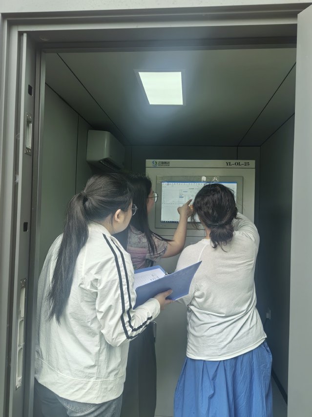 一组组水样从不同点位被采集